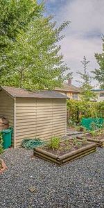 3 Beds 1 Bath Townhouse - Photo 3