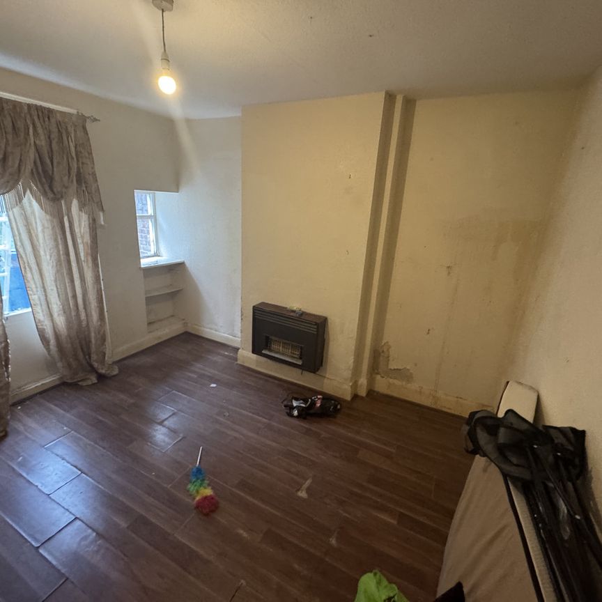 Hythe Road, London, CR7 8 - Photo 1