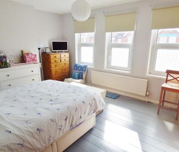 4 bedroom terraced house to rent - Photo 3