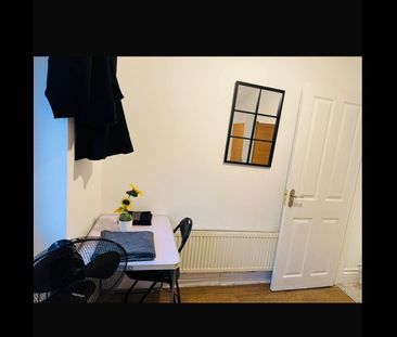 3 Bed Flat, Belvedere Buildings, SE1 - Photo 1