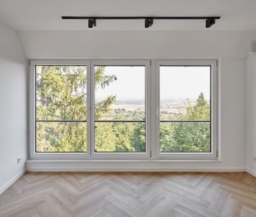 LUXUS MIT WEITBLICK - TEILMÖBLIERTE (VB) 3,0 ZIMMER WOHNUNG IN HALB... - Photo 2