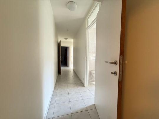 Instapklaar drie-slaapkamerappartement met garage in Meulebeke. - Foto 1