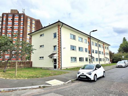2 bedroom ground floor flat to rent - Photo 3
