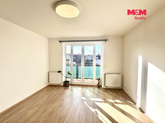 Pronájem bytu 2+kk 46 m², Ve Stromkách 368, Vestec - Fotografie 1