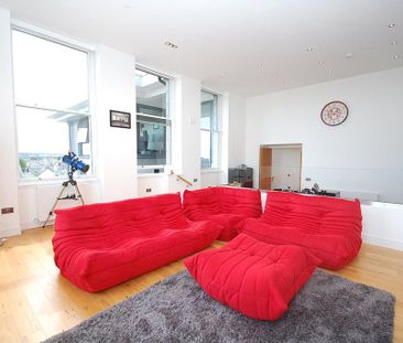 2 bedroom flat to rent - Photo 2