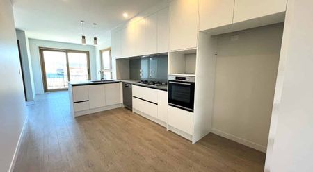 Spacious 4 bedroom with 2 Bathrooms Plus guest toilet - Photo 3