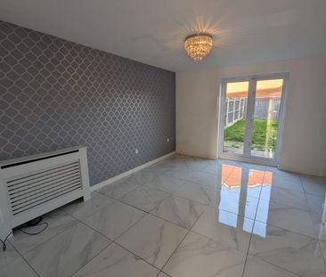 2 bedroom end of terrace house to rent - Photo 1