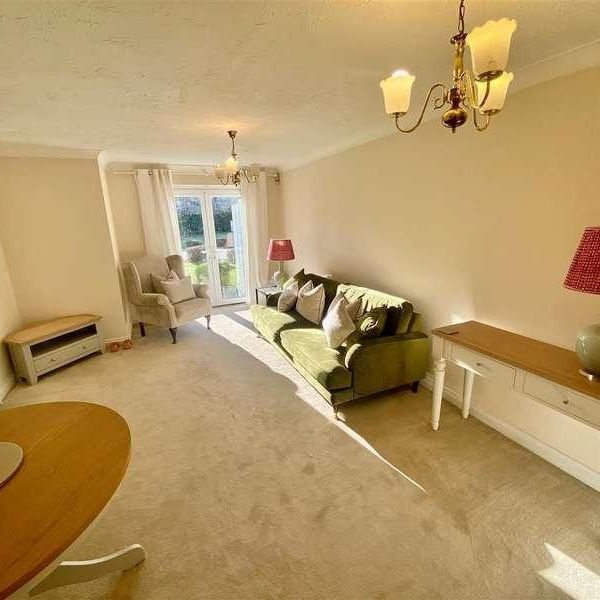 Lower Kings Road, Berkhamsted, HP4 - Photo 1