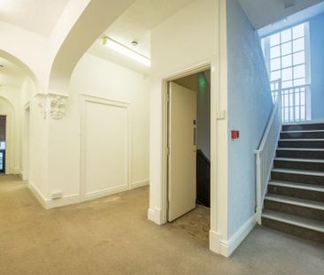 5 bedroom end of terrace house to rent - Photo 2