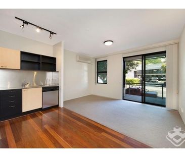 Stylish Ground Floor Apartment with Private Courtyard & Uninterrupt... - Photo 4