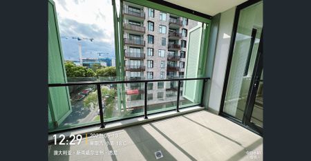 Modern 2 Bedroom 2 Bathroom Apartment | Fully Furnished | Ducted A/C - Photo 4
