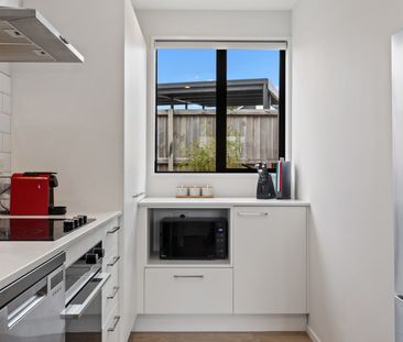 Modern 2 Bedroom, 2 Bathroom Unfurnished Townhouse - Photo 6