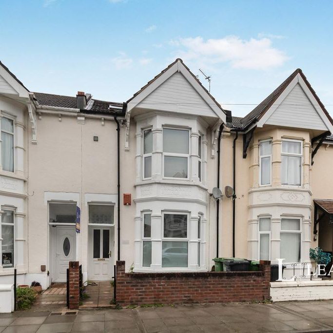 1 bedroom in a house share to rent - Photo 1