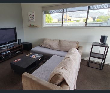 13 Jabiru Court, Lara, Vic 3212 - Photo 2