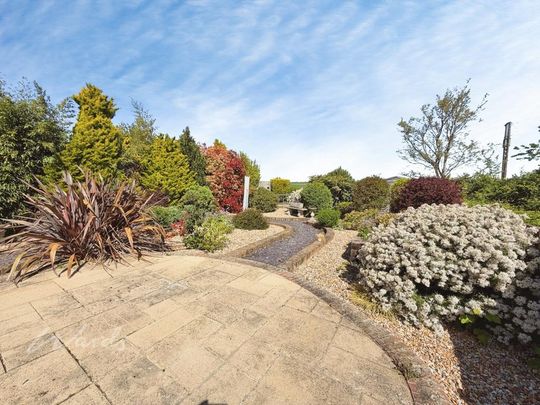 3 bedroom semi-detached bungalow to rent - Photo 1