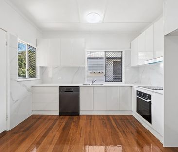 Freshly Renovated on 646m² – Space to Grow, Steps to Schools & Station - Photo 5