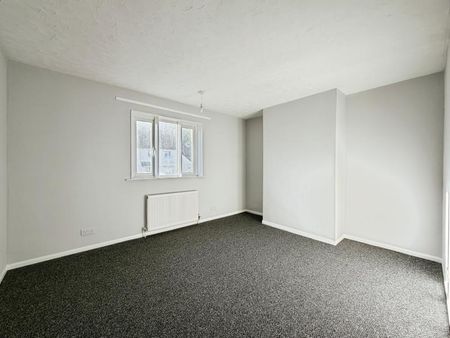 3 bedroom end of terrace house to rent - Photo 3