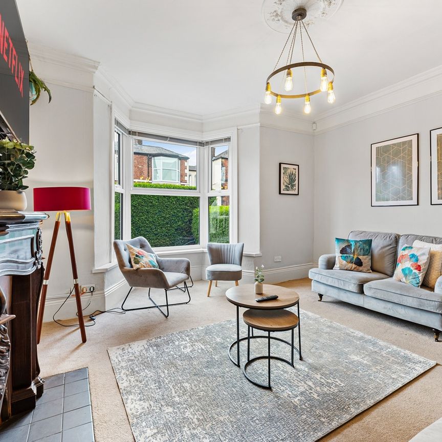 6 Bed Semi-Detached House, Glen Road, S7 - Photo 1