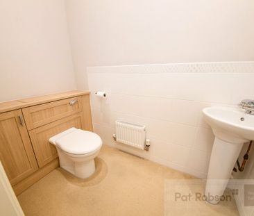 Featherstone Grove, Gosforth - Photo 1