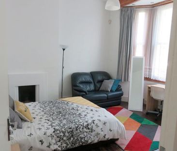 Room in a Shared Flat, Kirkdale, SE26 - Photo 4