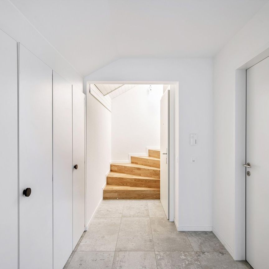 "helle, moderne Wohnung am Schloss Binningen" - Foto 1