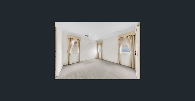 Stylish Inner-Urban Living with Premium Finishes!!! - Photo 1