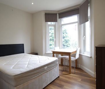 Lampton Road, Hounslow, TW3, Middlesex - Photo 2