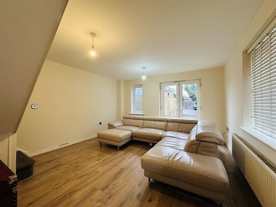 Spruce Road, Nuneaton, CV10 - Photo 1