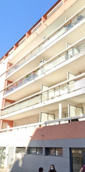 Location Appartement 3 pièces 67m² MARSEILLE 10ème - Photo 1