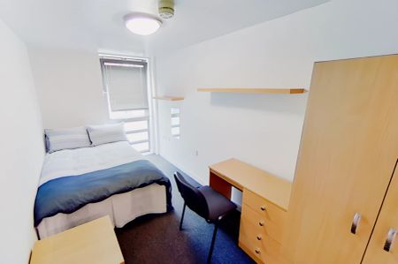 5 bedrooms 2 bathrooms - Photo 3