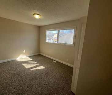 3 Bedroom Main Floor Suite in Haultain - Photo 3
