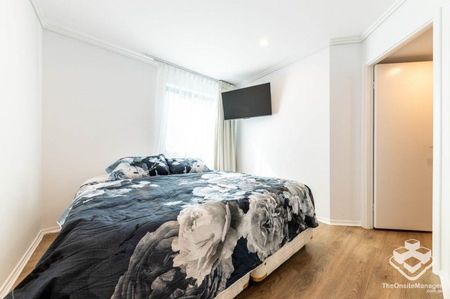 Fully Furnished & Renovated 2 Bedroom 2 Bathroom Apartment in the Heart of City - Photo 2