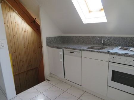 Charmante Dachwohnung zu vermieten - Photo 2