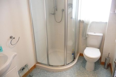 2 bedroom semi-detached house to rent - Photo 4