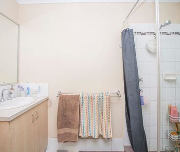 16 Kingaroy Drive, Baldivis WA 6171 - House For Rent - $615 | Domain - Photo 4