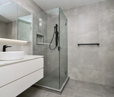 Stylish Townhouse Offering Effortless Modern Living - Photo 5