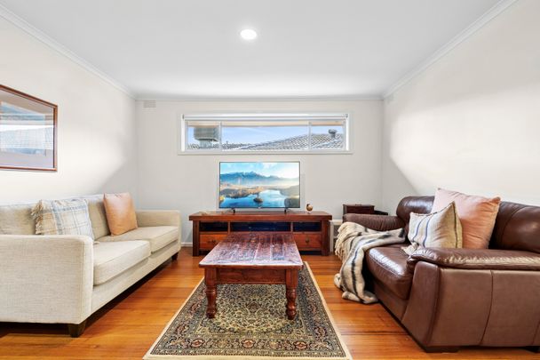 16 Sandowen Avenue, Burwood East VIC 3151 - House For Rent | Domain - Photo 1