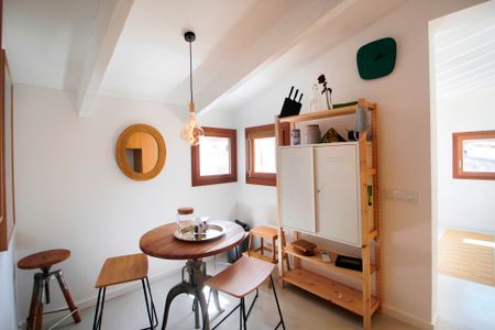 Alquiler disponible en julio, agosto, octubre , ático con terraza y amueblado, un dormitorio en zona Casco Antiguo de Palma. - Photo 5