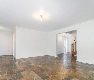 SPACIOUS FAMILY LIVING IN ONE OF GREYSTANES' MOST DESIRABLE STREETS - Photo 5