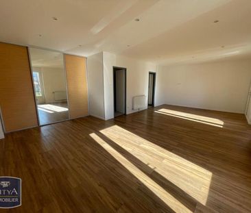 Location Appartement 4 pièces 121m² LE CHAMBON FEUGEROLLES 42500 - Photo 3