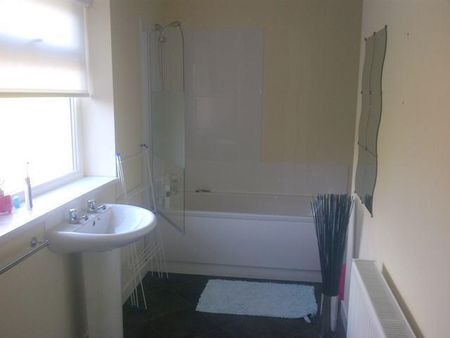 3 bedroom flat to rent - Photo 5
