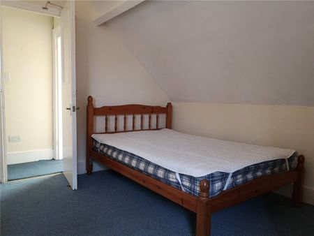 5 Bedroom Flat / Apartment - Landguard Road, Southampton - Photo 2