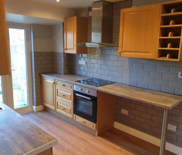 2 bedroom semi-detached house to rent - Photo 2