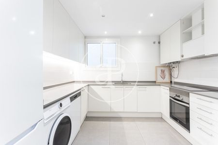 Apartment for rent in Gran de Gracia - Photo 2