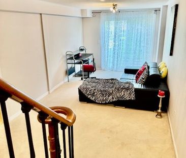 For Lease - 3374 Angel Pass Drive, Mississauga, Ontario - Photo 2