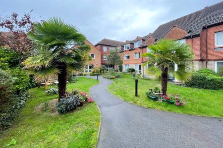 Springfield Meadows, Weybridge, Surrey, KT13 - Photo 4