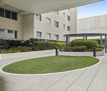 Fabulous One Bedroom in Braddon - Photo 2