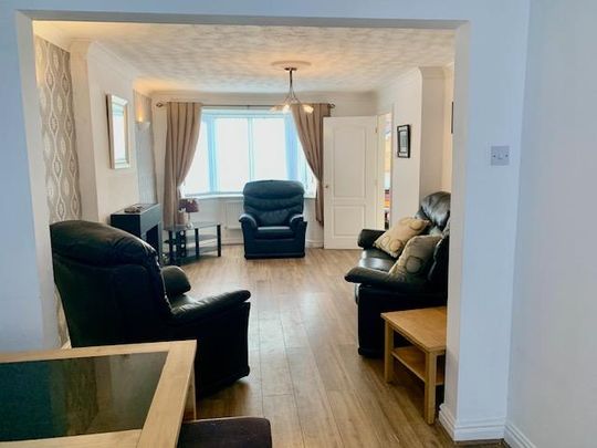 4 bedroom detached house to rent - Photo 1