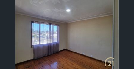 WELL-KEPT FAMILY HOME IN A CONVENIENT LOCATION! - Photo 4