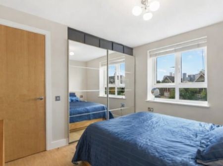 3 Bed Flat, St. Davids Square, E14 - Photo 4